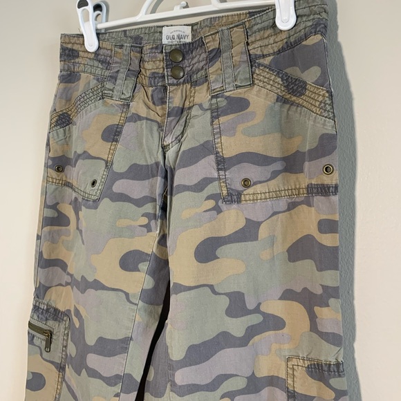 Old Navy Camo Straight Leg Cargo Pants - Picture 2 of 9
